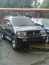 2000 Mitsubishi Pajero Pictures