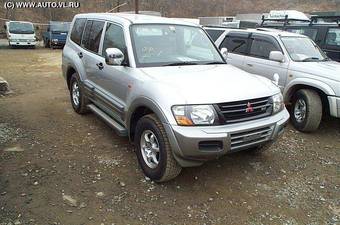 2000 Mitsubishi Pajero Photos