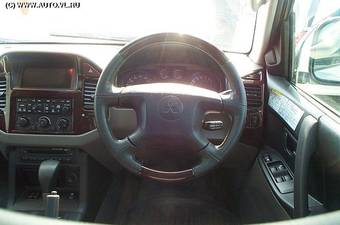 2000 Mitsubishi Pajero Pictures