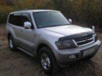 2000 Mitsubishi Pajero Photos
