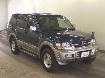 2000 Mitsubishi Pajero Photos