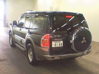 2000 Mitsubishi Pajero Photos