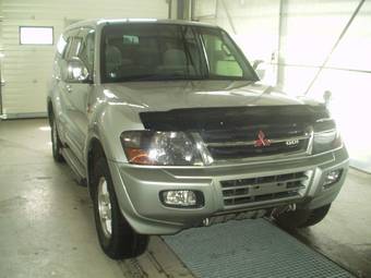 2000 Mitsubishi Pajero Pictures