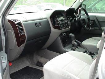 2000 Mitsubishi Pajero Photos