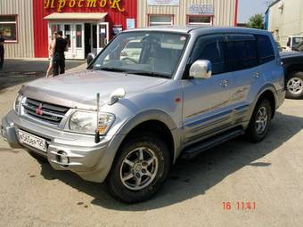 2000 Mitsubishi Pajero Pictures