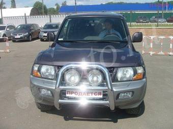 2000 Mitsubishi Pajero Pictures