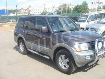 2000 Mitsubishi Pajero Pictures