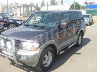 2000 Mitsubishi Pajero Pictures