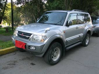 2000 Mitsubishi Pajero Photos