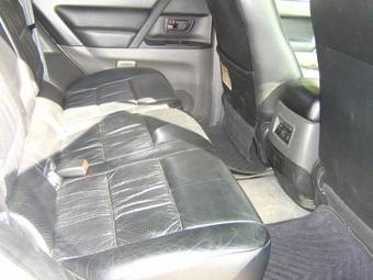 2000 Mitsubishi Pajero Pictures