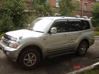 2000 Mitsubishi Pajero Photos