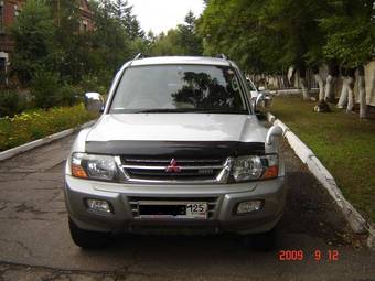 2000 Mitsubishi Pajero Pictures