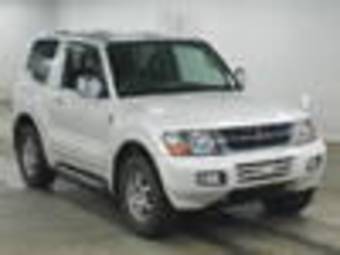 2000 Mitsubishi Pajero Photos