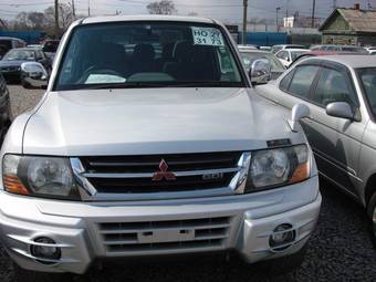 2000 Mitsubishi Pajero Pictures