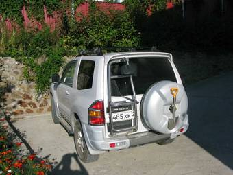 2000 Mitsubishi Pajero Photos