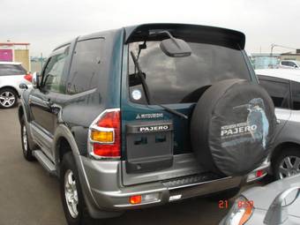 2000 Mitsubishi Pajero Photos