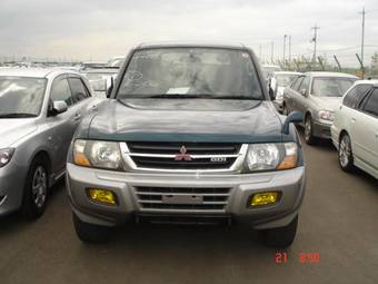 2000 Mitsubishi Pajero Photos