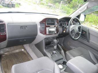 2000 Mitsubishi Pajero Photos