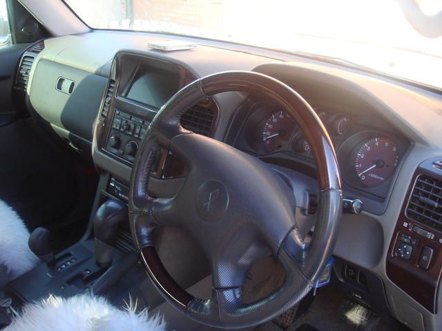 2001 Mitsubishi Pajero