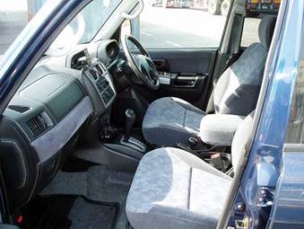 2001 Mitsubishi Pajero Photos