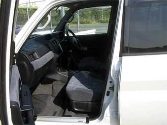 2001 Mitsubishi Pajero Pictures