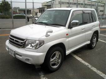 2001 Mitsubishi Pajero Images