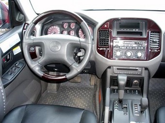 2001 Mitsubishi Pajero Pictures
