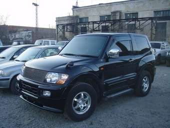 2001 Mitsubishi Pajero Pictures