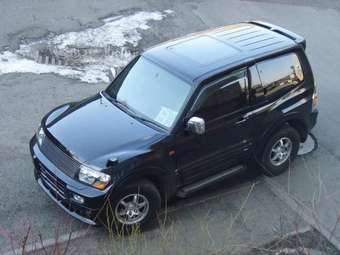 2001 Mitsubishi Pajero Photos