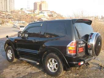 2001 Mitsubishi Pajero Pictures