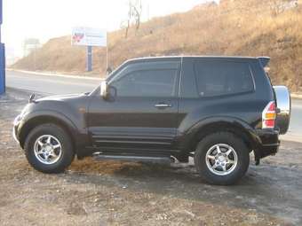 2001 Mitsubishi Pajero Photos