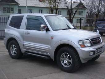 2001 Mitsubishi Pajero Pictures