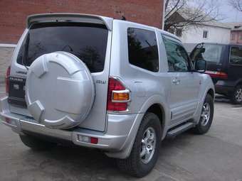 2001 Mitsubishi Pajero Photos