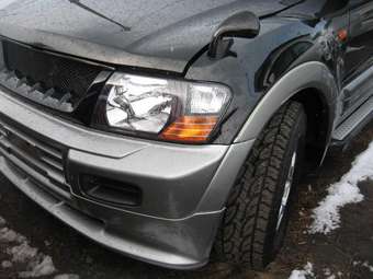 2001 Mitsubishi Pajero Photos