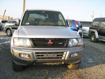2001 Mitsubishi Pajero Pictures