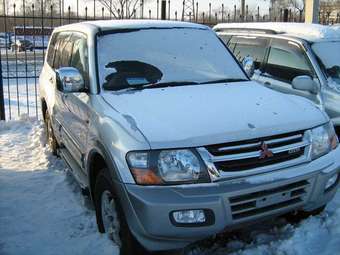 2001 Mitsubishi Pajero Pictures