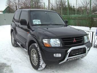 2001 Mitsubishi Pajero Photos