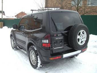 2001 Mitsubishi Pajero Pictures
