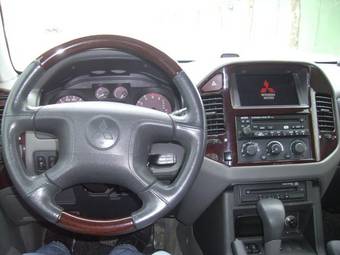 2001 Mitsubishi Pajero Photos