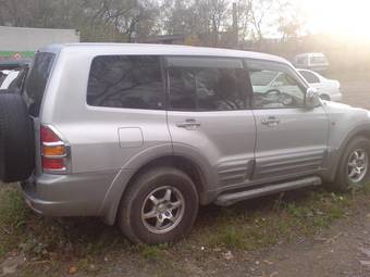 2001 Mitsubishi Pajero Photos