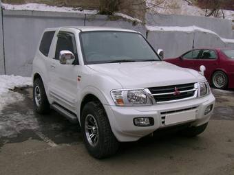 2001 Mitsubishi Pajero Photos