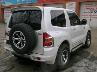 2001 Mitsubishi Pajero Photos