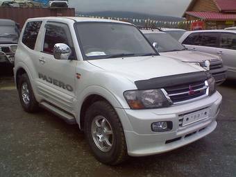 2001 Mitsubishi Pajero Photos