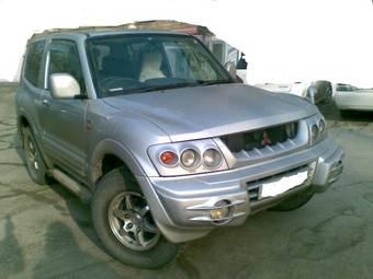 2001 Mitsubishi Pajero Images