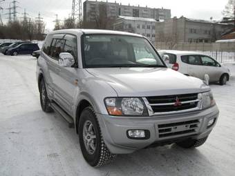 2001 Mitsubishi Pajero Photos