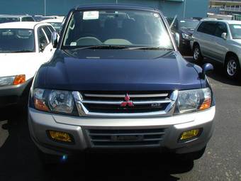 2001 Mitsubishi Pajero Photos