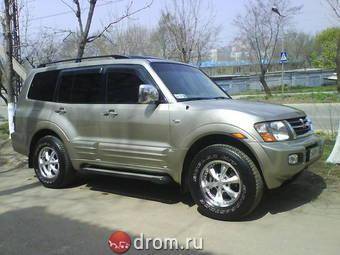 2001 Mitsubishi Pajero Photos