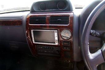 2001 Mitsubishi Pajero Images