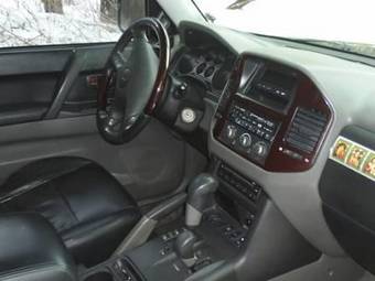 2001 Mitsubishi Pajero Pictures