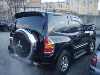 2001 Mitsubishi Pajero Photos